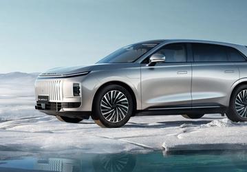 Lexus TX, подвинься. В России стартуют продажи премиум-кроссовера Exeed Exlantix: 462 л.с., полный привод, адаптация для России и 1200 км на баке бензина